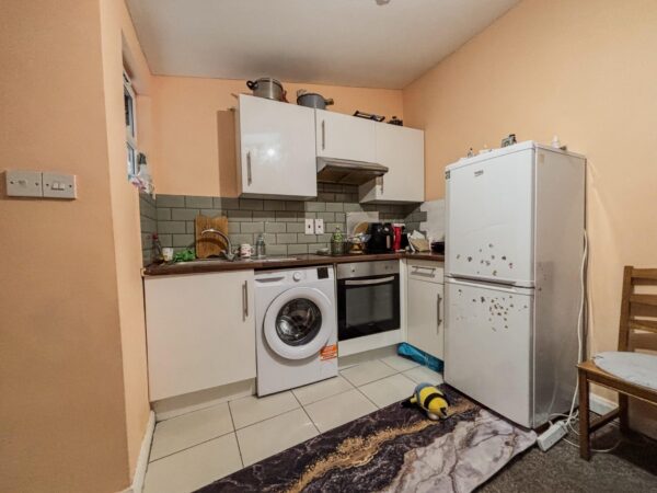2 Bedroom Flat To Let - HP11