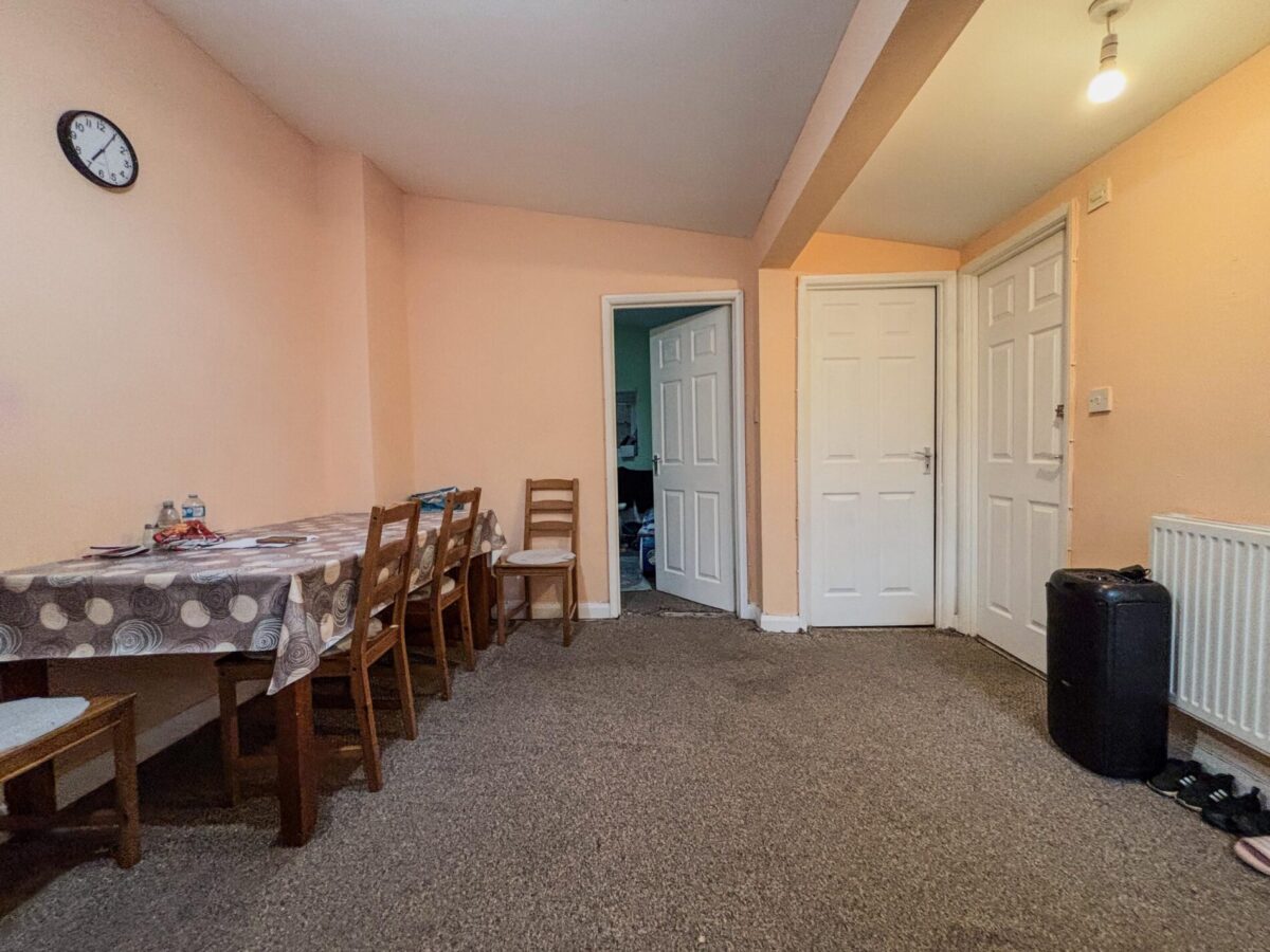 2 Bedroom Flat To Let - HP11