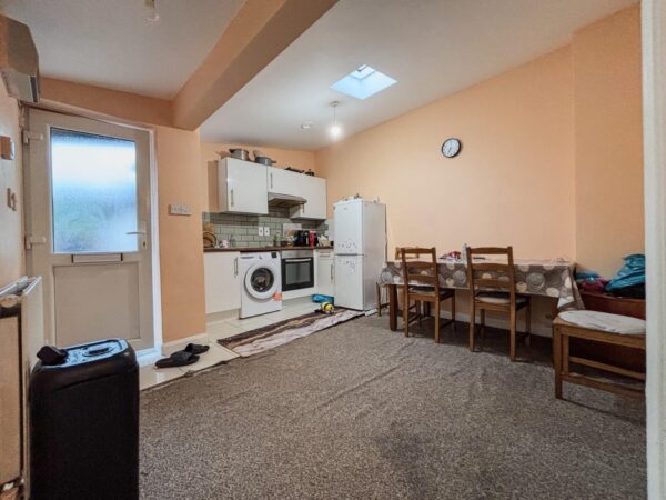 2 Bedroom Flat To Let - HP11