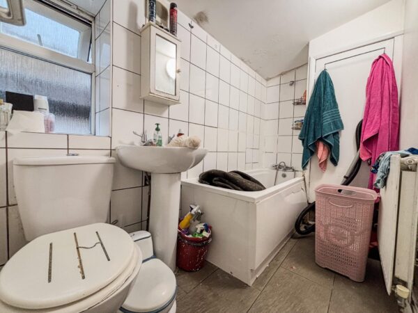 2 Bedroom Flat To Let - HP11