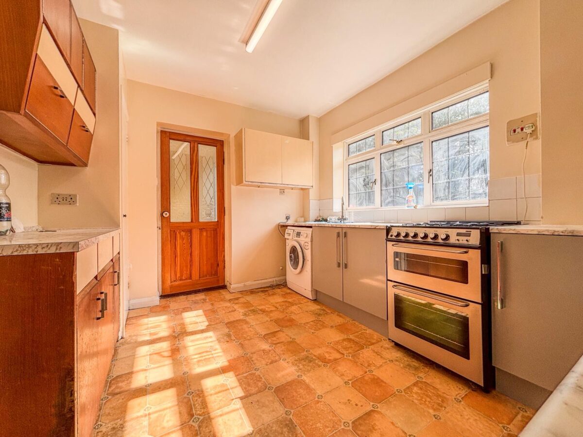 5 Bedroom House To Let - HP11