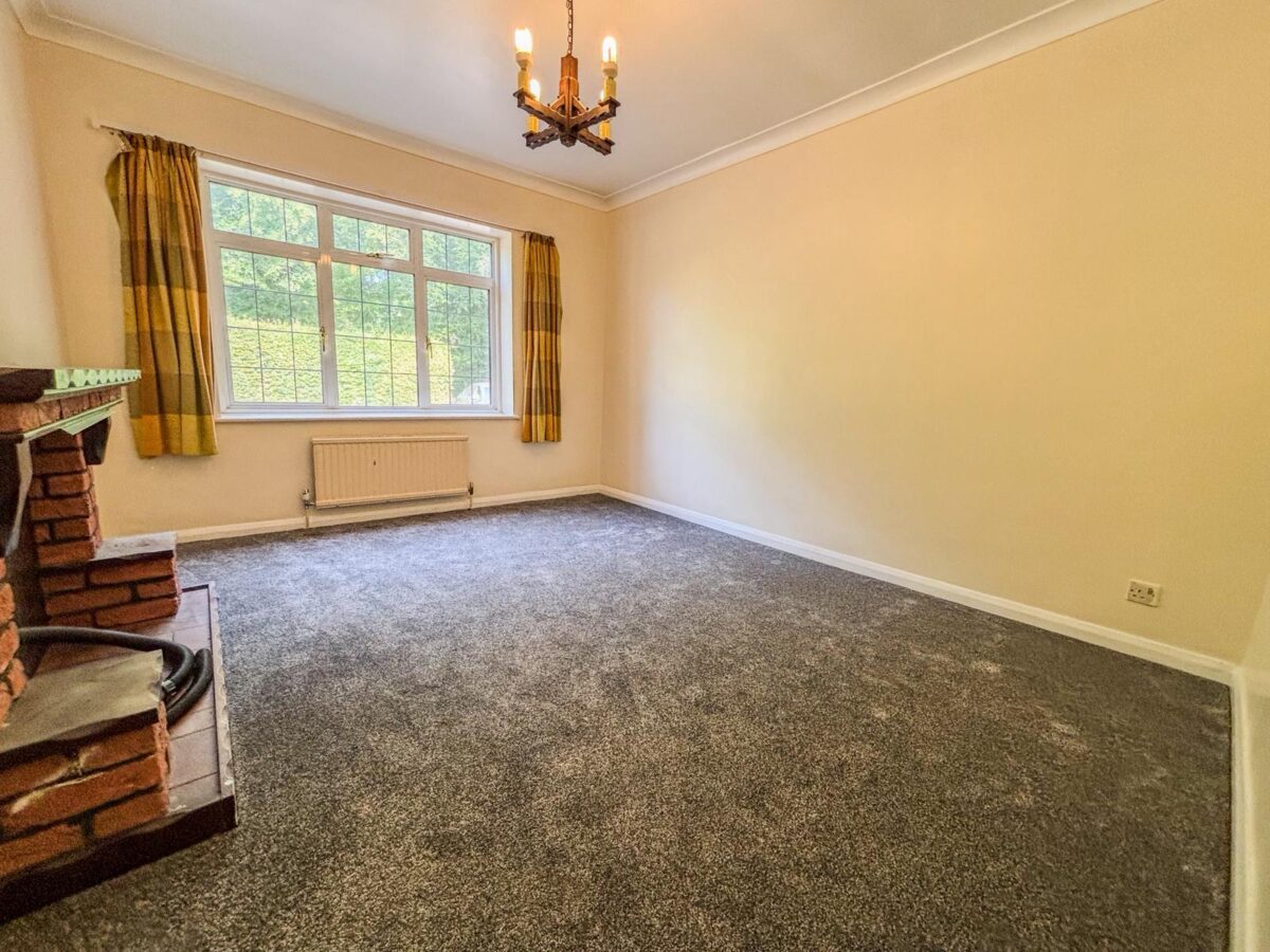 5 Bedroom House To Let - HP11