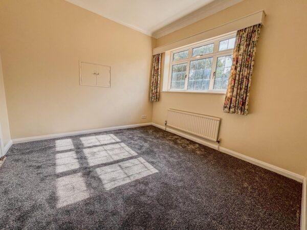 5 Bedroom House To Let - HP11