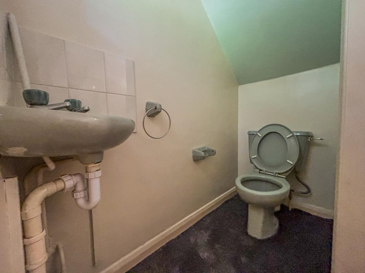 5 Bedroom House To Let - HP11