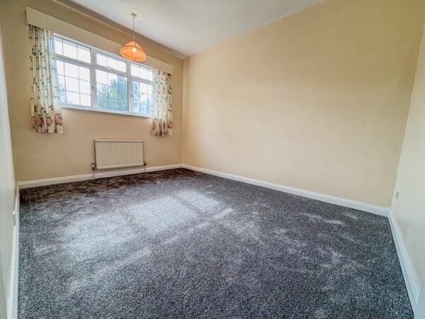 5 Bedroom House To Let - HP11