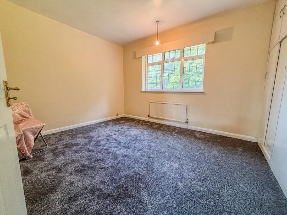 5 Bedroom House To Let - HP11