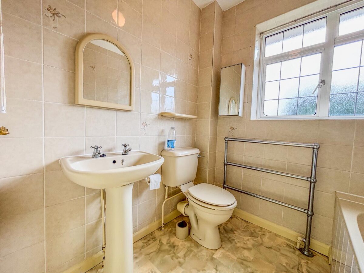 5 Bedroom House To Let - HP11