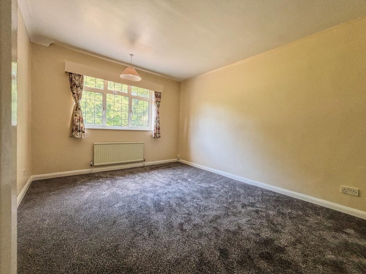 5 Bedroom House To Let - HP11