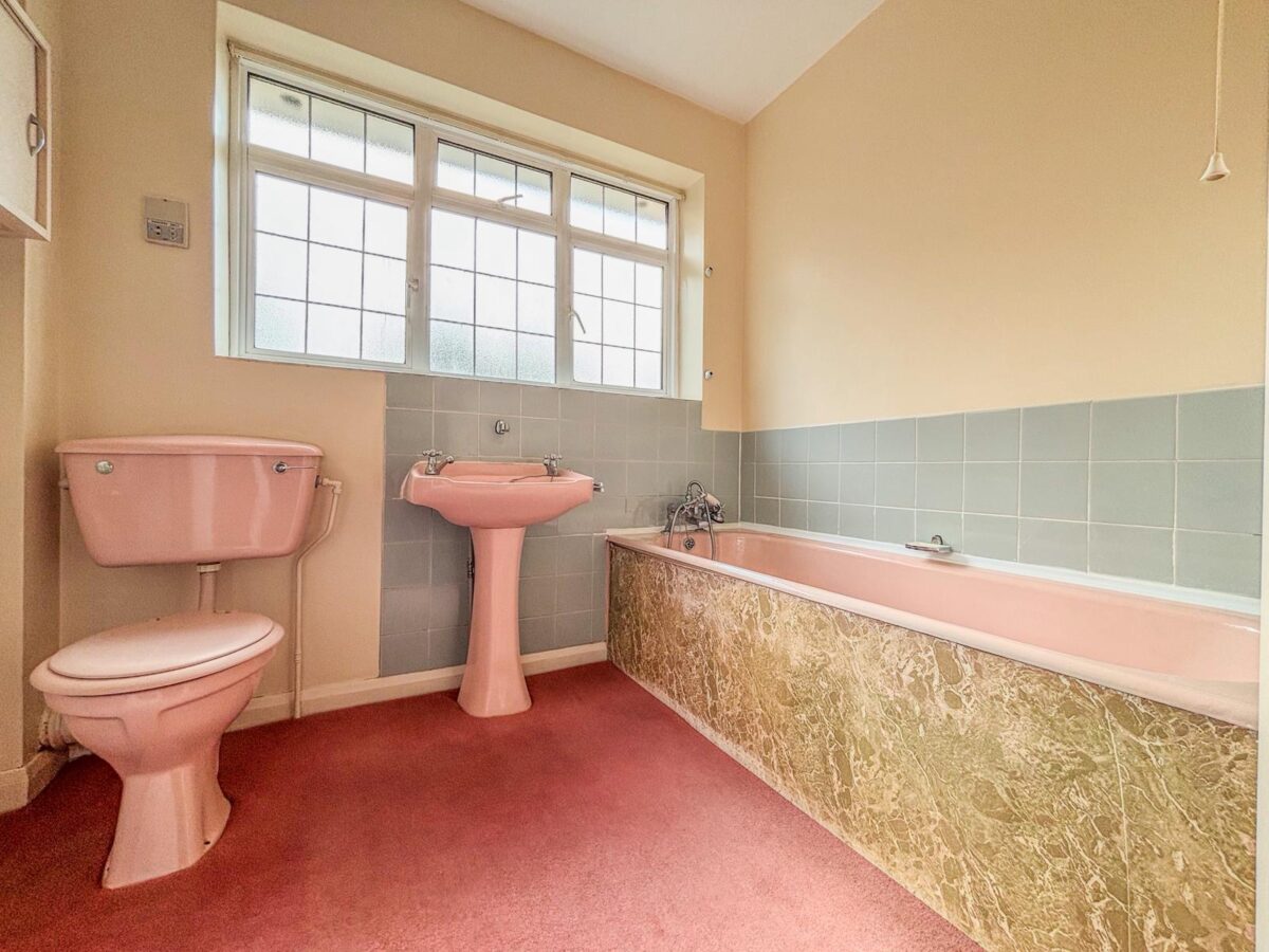 5 Bedroom House To Let - HP11
