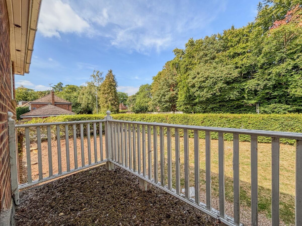 5 Bedroom House To Let - HP11