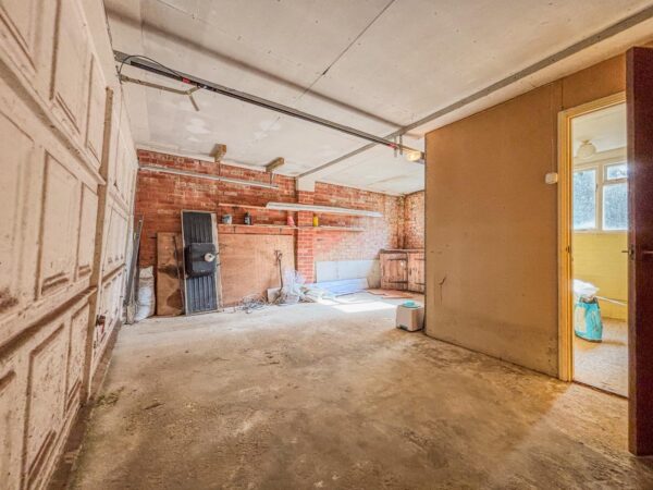 5 Bedroom House To Let - HP11