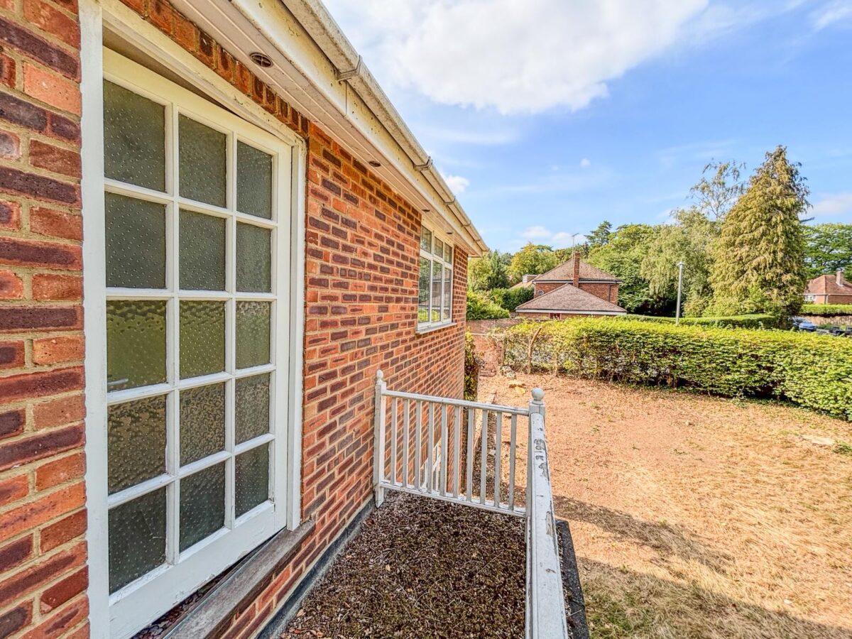 5 Bedroom House To Let - HP11