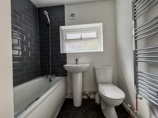 3 Bedroom House To Let - HP11