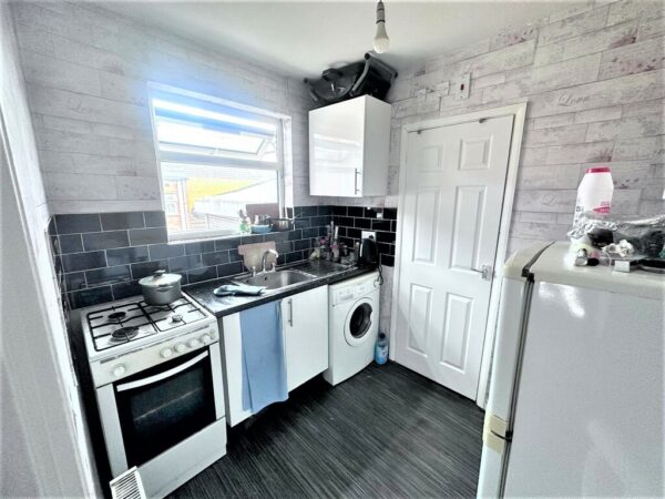2 Bedroom Flat To Let - HP12