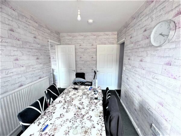2 Bedroom Flat To Let - HP12