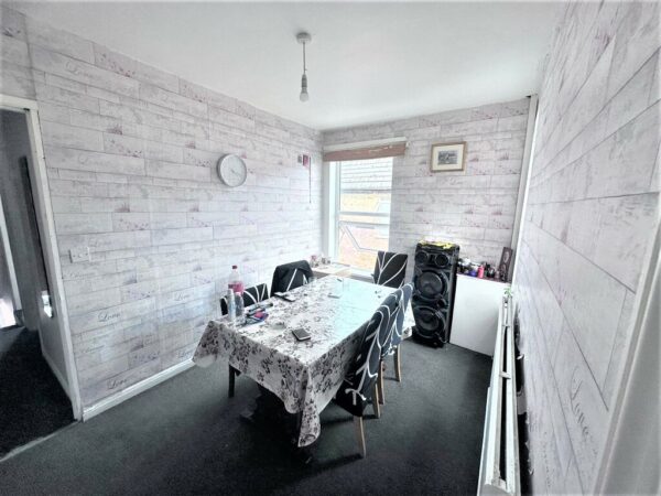 2 Bedroom Flat To Let - HP12
