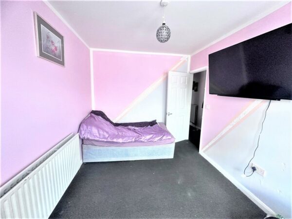 2 Bedroom Flat To Let - HP12