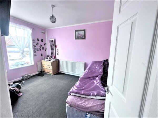 2 Bedroom Flat To Let - HP12