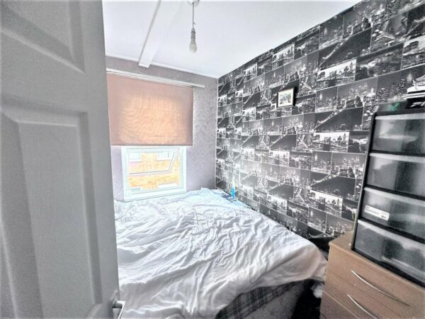 2 Bedroom Flat To Let - HP12
