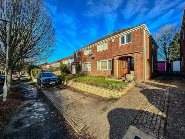 3 Bedroom House To Let - HP13