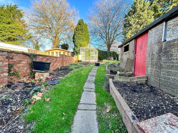 3 Bedroom House To Let - HP13