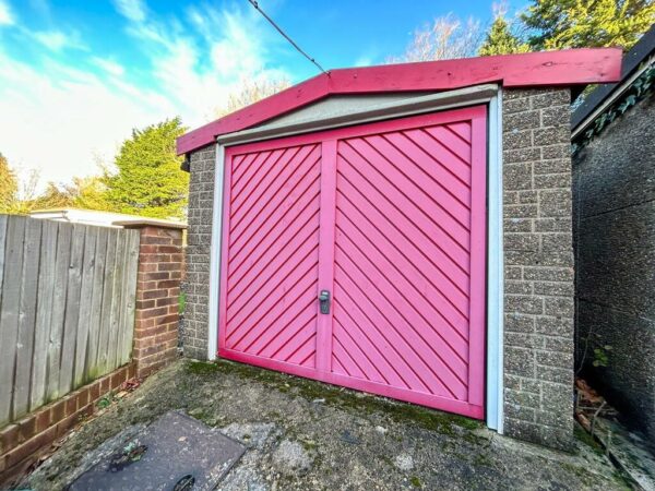 3 Bedroom House To Let - HP13