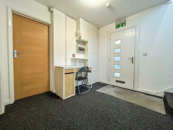 Double Room To Let - HP12