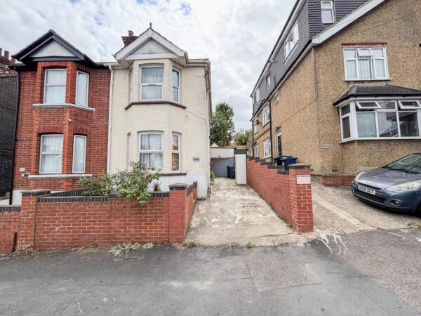 3/4 Bedroom House To Let - High Wycombe