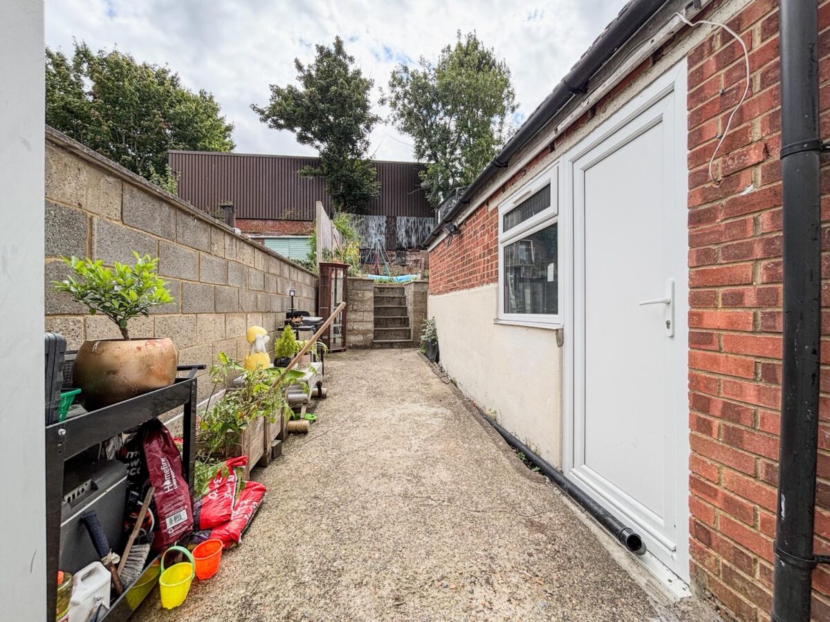 3/4 Bedroom House To Let - High Wycombe