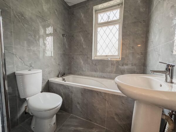 4 Bedroom House To Let - HP13