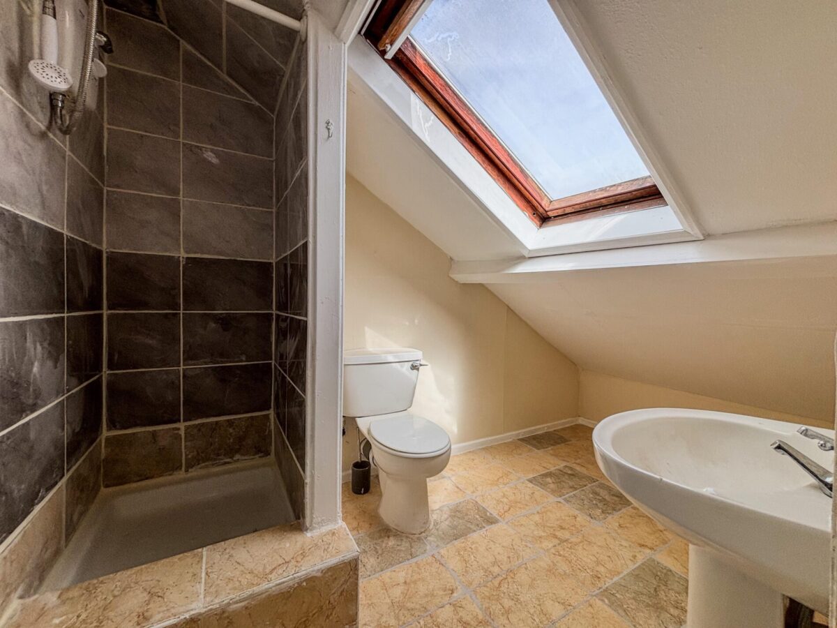 4 Bedroom House To Let - HP13