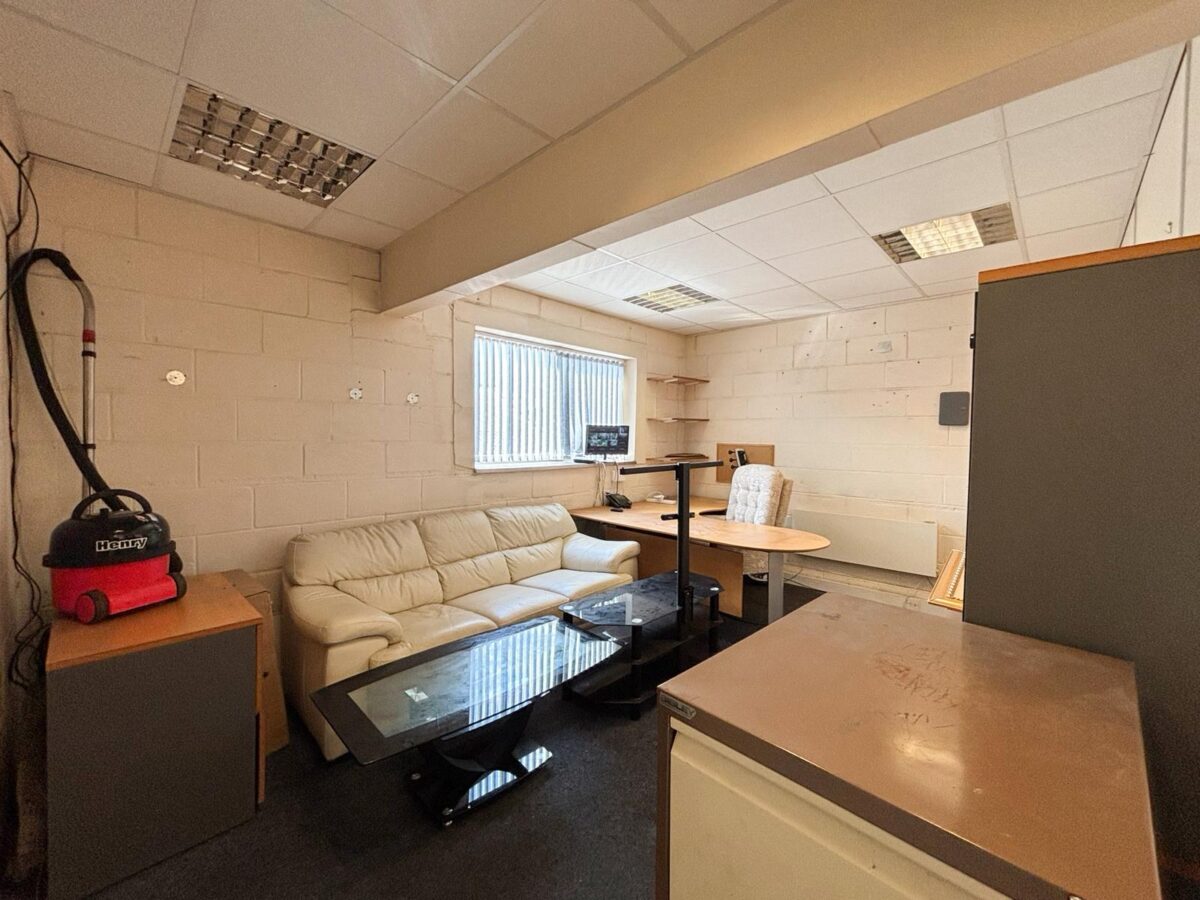 Commercial Offices To Let - HP12