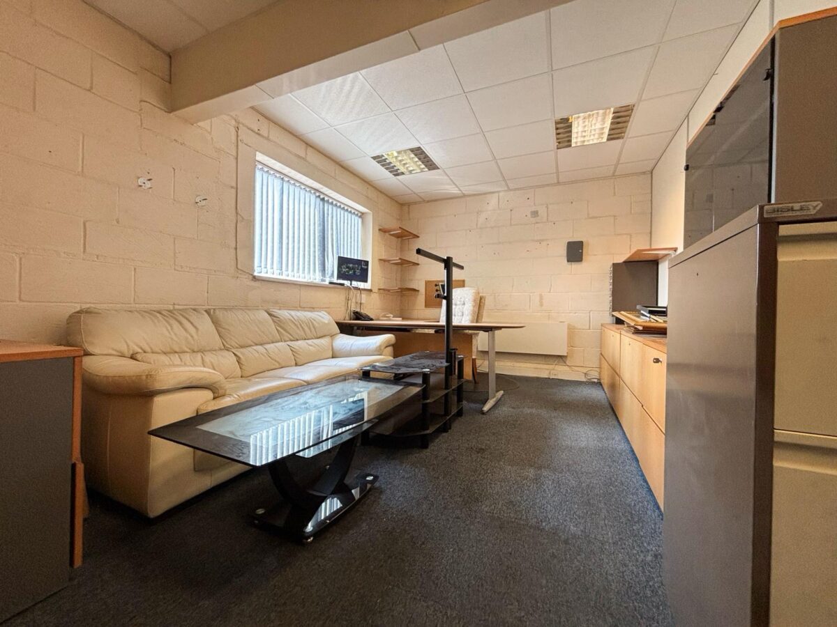 Commercial Offices To Let - HP12