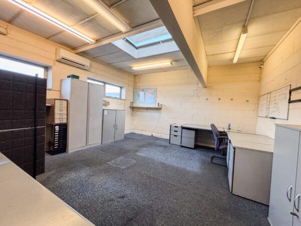 Commercial Offices To Let - HP12