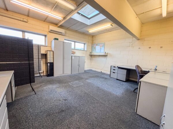 Commercial Offices To Let - HP12