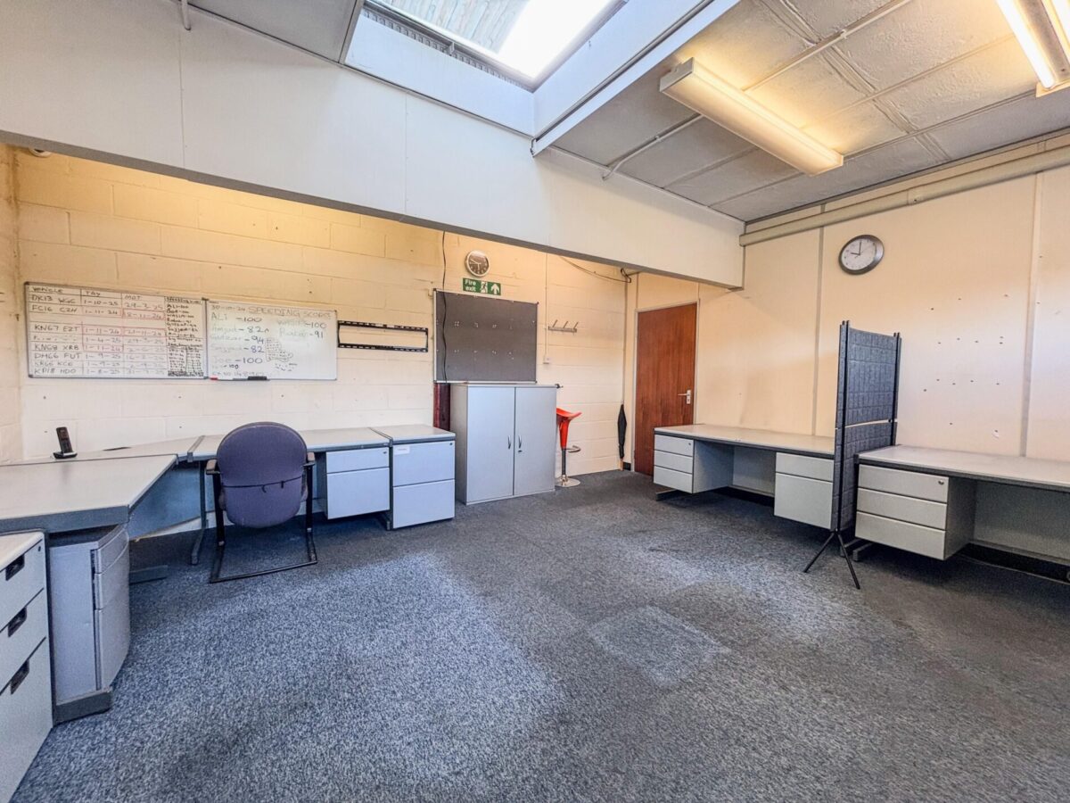 Commercial Offices To Let - HP12