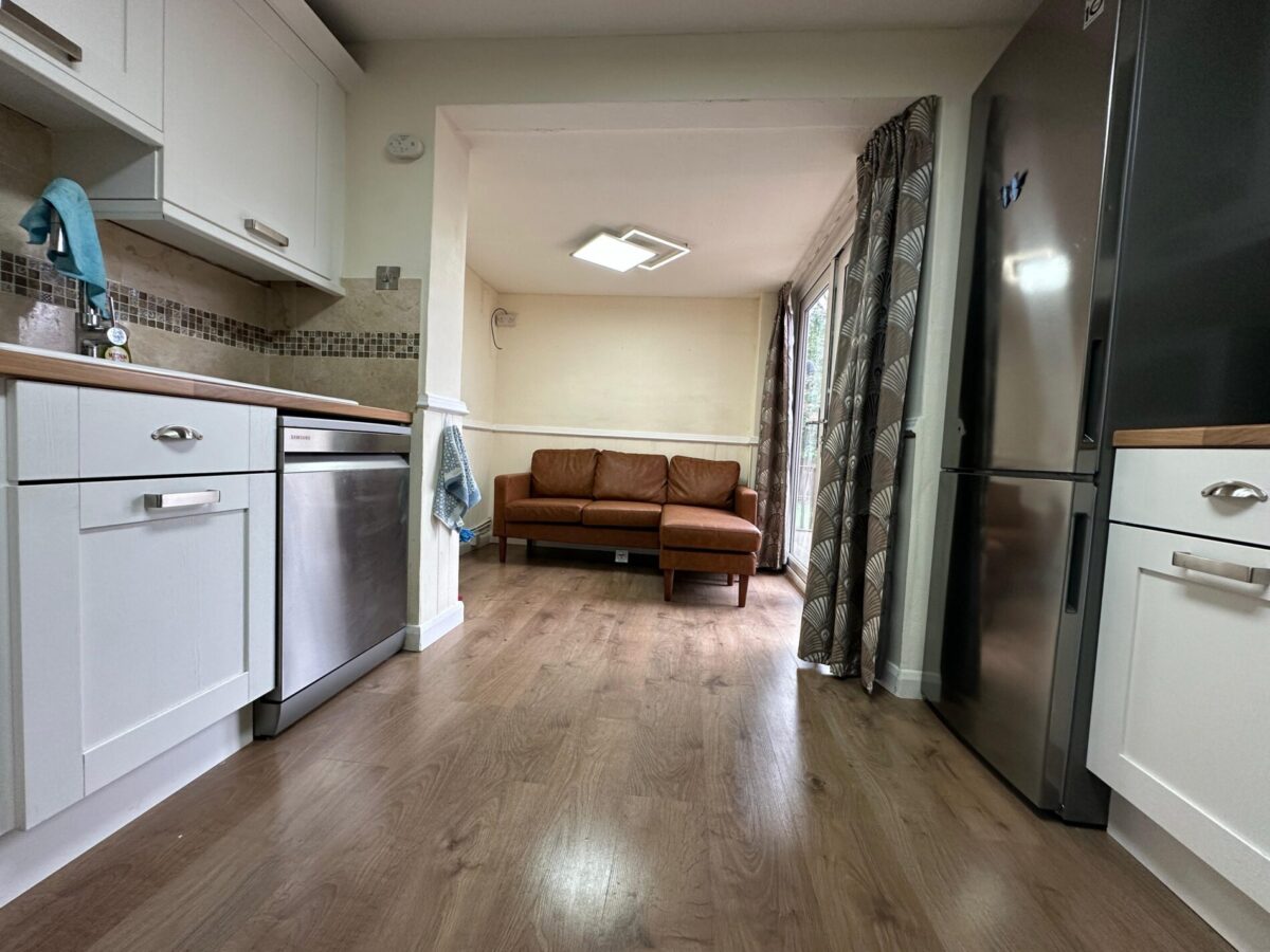 Furnished 4 Bedroom House To Let - HP19