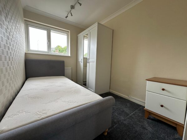 Furnished 4 Bedroom House To Let - HP19