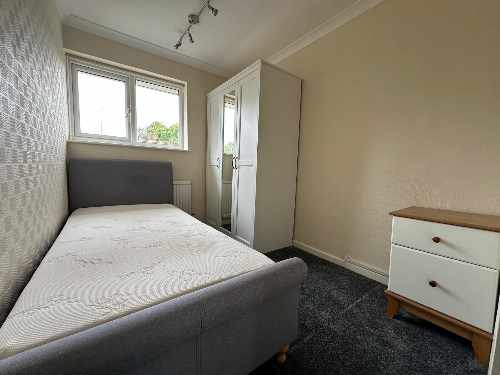 Furnished 4 Bedroom House To Let - HP19