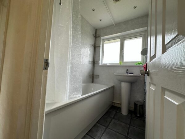 Furnished 4 Bedroom House To Let - HP19