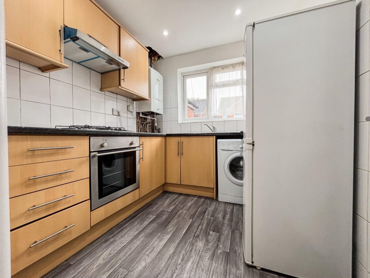 2 Bedroom Flat To Let - HP11