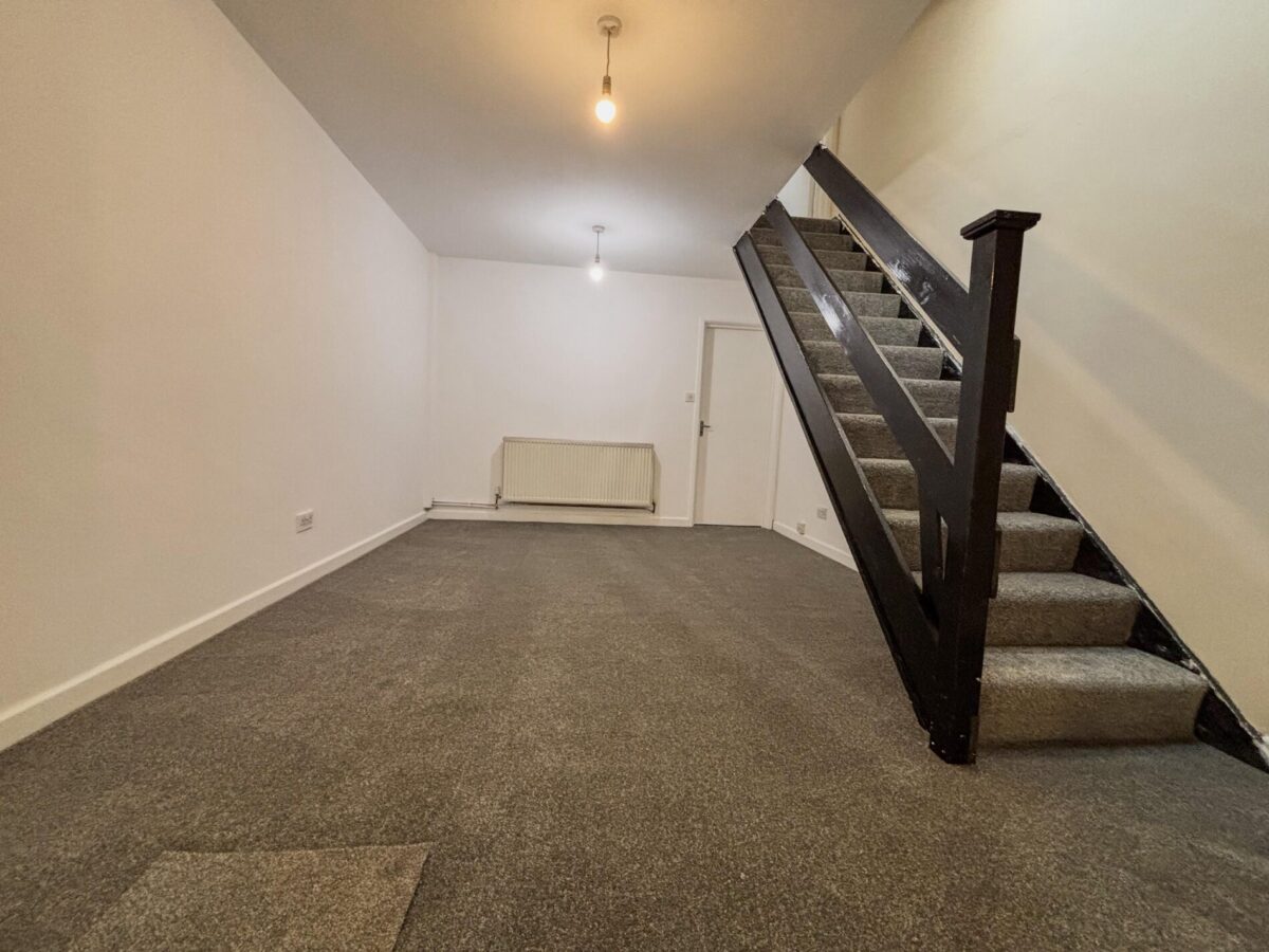2 Bedroom Flat To Let - HP11