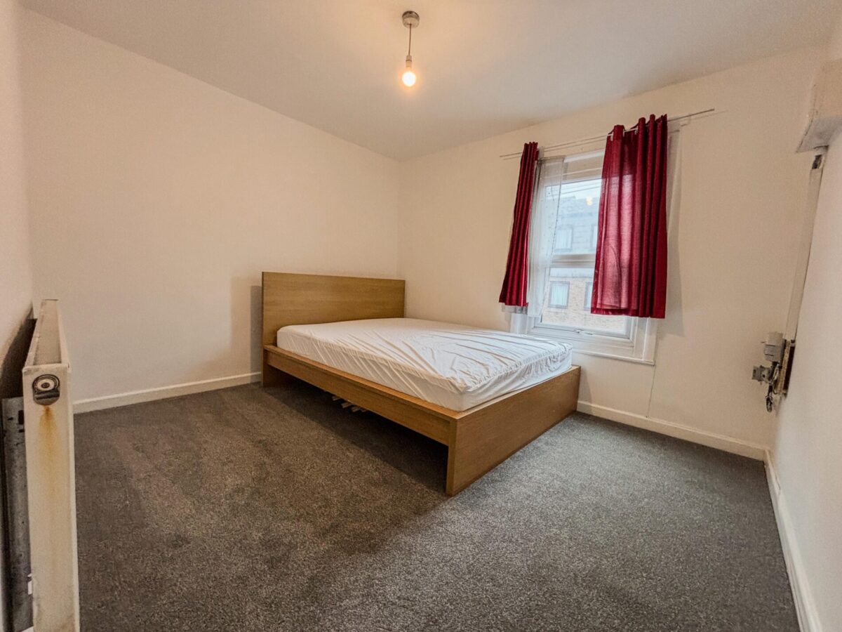 2 Bedroom Flat To Let - HP11