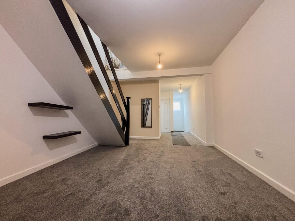 2 Bedroom Flat To Let - HP11