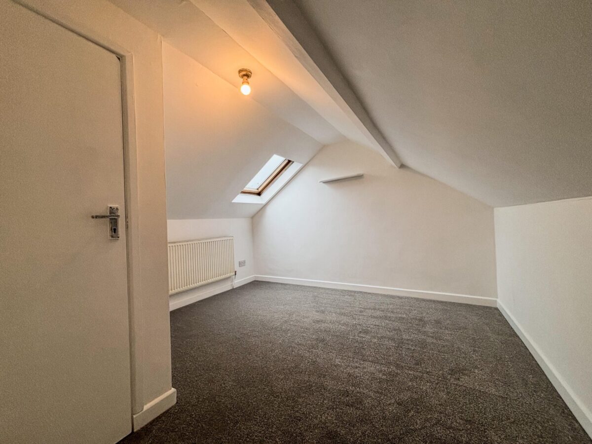 2 Bedroom Flat To Let - HP11
