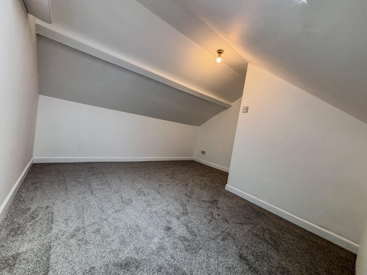 2 Bedroom Flat To Let - HP11