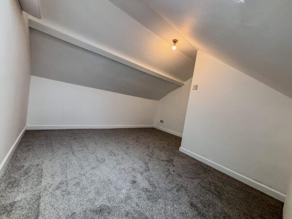 2 Bedroom Flat To Let - HP11