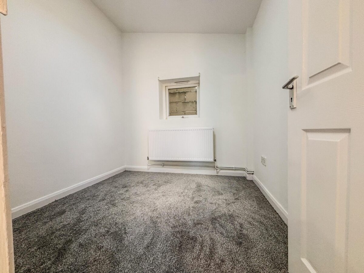 2 Bedroom Flat To Let - HP11