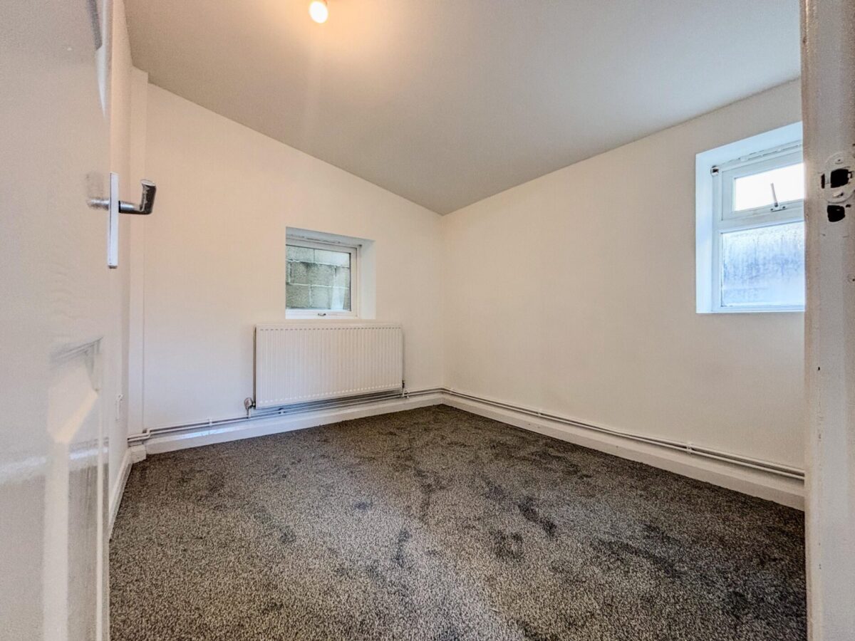 2 Bedroom Flat To Let - HP11