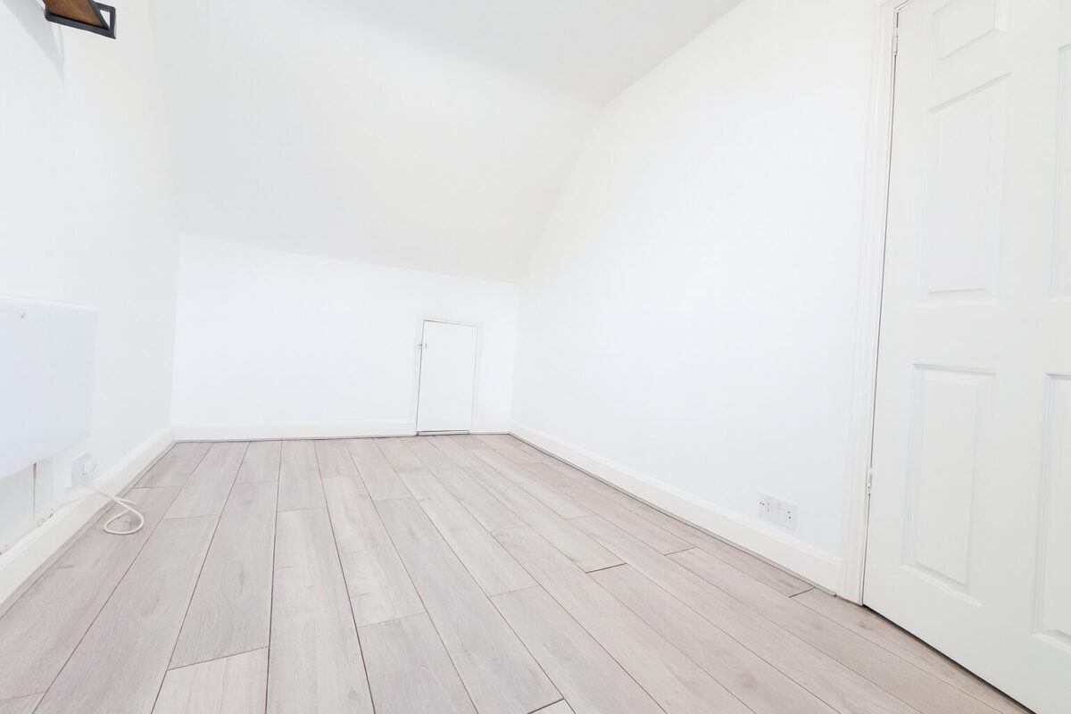 1 Bedroom Flat To Let - HP11